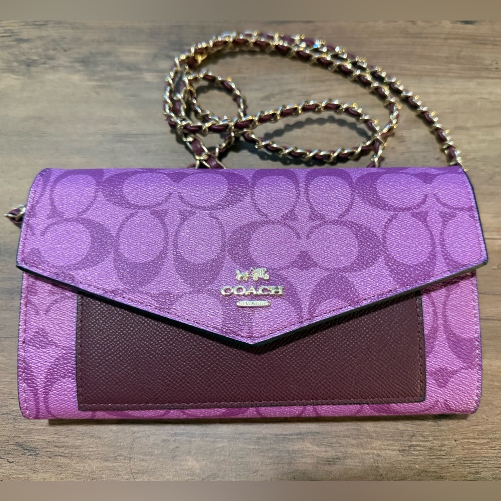 Envelope Chain Wallet in a Beautiful Purple/Plum Signature Combo 💜. EC!